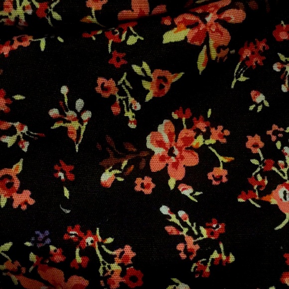 Pink/red floral zip up top with built in padding - Picture 4 of 9